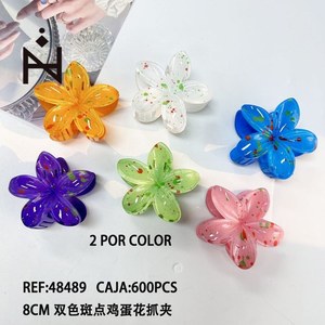 Fermaglio per capelli a forma di fiore di frangipani bicolore da 8 cm con pois - Product Image 1