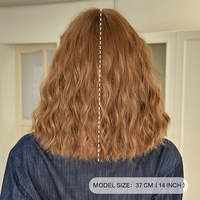 Perruque synthétique courte ondulée brun auburn clair de 14 pouces avec frange rideau, en fibre résistante à la chaleur, aspect naturel mat, Peluca