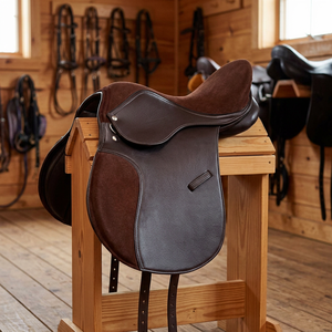 Selle d'obstacle australienne en cuir marron avec arceau en bois, taille complète, personnalisable, ÉCOLOGIQUE - Product Image 1