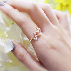 Anello di fidanzamento da donna F1756 in oro rosa con zirconi cubici, taglio marquise, montatura a pavé, design a forma di pianta, gioiello alla moda - Product Image 1