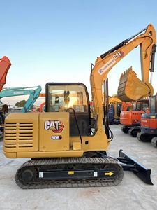 รถขุดตีนตะขาบมือสอง Caterpillar CAT 306 6 ตัน นำเข้าจากญี่ปุ่น พร้อมห้องโดยสาร ใบมีดดันดิน เหมาะสำหรับงานฟาร์มและไซต์ก่อสร้าง - Product Image 2