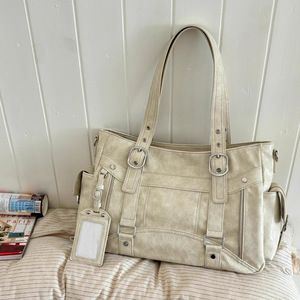 Sac fourre-tout grande capacité au design épuré et audacieux, polyvalent, style motard, minimaliste, sac à bandoulière et sac porté épaule - Product Image 4