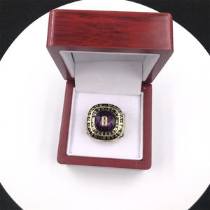 Ensemble de Six Bagues de Championnat des <span class=keywords><strong>Lakers</strong></span> de Los Angeles Commémorant la Retraite de <span class=keywords><strong>Kobe</strong></span> <span class=keywords><strong>Bryant</strong></span>, Bijoux en Alliage Plaqué Or Incrusté - Product Image 4