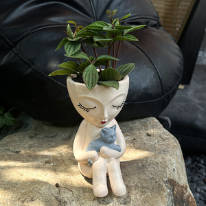 Vaso <span class=keywords><strong>da</strong></span> <span class=keywords><strong>fiori</strong></span> in vinile e plastica, stile nordico, dipinto a mano, per <span class=keywords><strong>fiori</strong></span> freschi e piante grasse, <span class=keywords><strong>da</strong></span> esterno, a forma <span class=keywords><strong>di</strong></span> ragazza che abbraccia un gatto, per il commercio transfrontaliero - Product Image 4