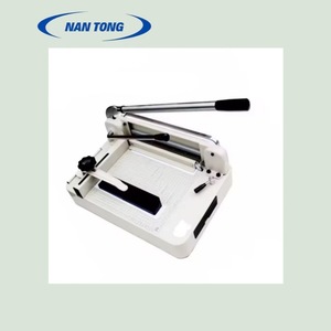 Coupe-papier manuel robuste Nantong modèle 868, format A3 A4, équipement de post-presse - Product Image 1