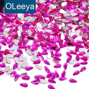 Strass en verre OLeeya Nailart, formes multiples, fuchsia intense, en forme de goutte, à dos plat, pour la décoration des ongles et du maquillage - Product Image 1