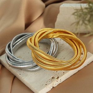 Pulsera de Cuatro Capas Estilo Europeo y Americano, Chapada en Oro de 18K, Unisex, Elástica, Diseño Minimalista de Lujo - Product Image 3