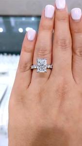 แหวนแต่งงานแบบคลาสสิคทรงสี่เหลี่ยมประดับเพชร CZ รูปทรงเรเดียนท์คัท ดีไซน์เรียบหรู วัสดุเงินแท้ 925 รุ่นมินิจัสมิน - Product Image 2