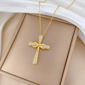 <span class=keywords><strong>Collana</strong></span> Elegante Stile Lusso Croce Distorto <span class=keywords><strong>con</strong></span> Diamanti Scintillanti e Pietre di Zircone - Product Image 3