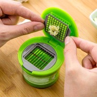 Ménage 1PC Presses à ail en acier inoxydable Hachoir à ail manuel Outils à ail Fournitures de cuisine Gadgets Presses courbes Outil à fruits