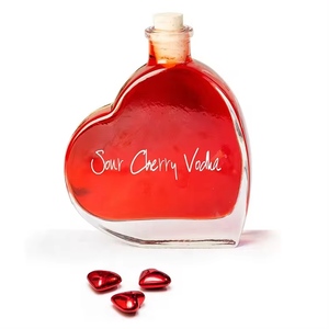 Venta al por mayor forma de corazón claro 250ml cereza Vodka botella de vidrio especial vino licor botella paquete con tapón de corcho - Product Image 2