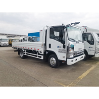 ISUZU KV 100 5 tonnes de capacité de camions légers de cargaison livraison de logistique urbaine camion de livraison de clôture de 5 tonnes