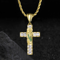 Collier Hip-Hop Religieux Plaqué Or avec Pendentif Croix en Zircon Vert Mélangé CZ, Idéal pour Hommes, Quotidien et Soirées – Grande Vente