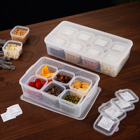Boîte en plastique de petite taille avec compartiments pour la conservation des échantillons alimentaires des cantines scolaires et des restaurants de maternelle