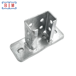 قاعدة عمود معدنية ثقيلة مطلية بالزنك الساخن مع فتحات لقناة مزدوجة مقاس 1-5/8 بوصة - Product Image 2