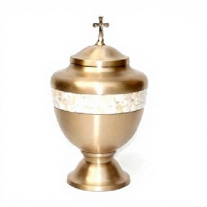 โกศใส่ศพทองเหลืองพร้อมถุงกำมะหยี่ขัดเงากระจก - Product Image 1