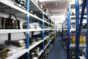 Thương hiệu mới chính hãng sản phẩm công nghiệp fanuc động cơ fanuc AC động cơ trục chính A06B-1427-B123 Giao hàng nhanh - Product Image 5