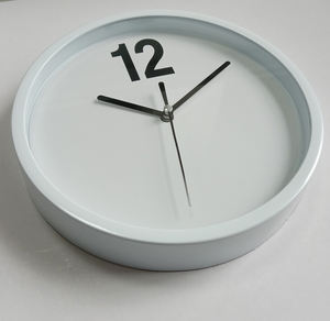 ساعة حائط كلاسيكية حديثة مستديرة مخصصة من البلاستيك ساعة كوارتز إبرة عرض التصميم التقليدي لغرفة المعيشة - Product Image 5
