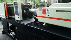 Machine de moulage par injection Chen Hsong JM-88Ai en bon état, petite machine d'injection de 88 tonnes, disponible à la <span class=keywords><strong>vente</strong></span> immédiate - Product Image 6