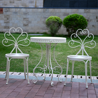 Pastoraler Eisen-Tisch mit Stühlen, Outdoor-Blumenständer, Alter Hocker, Dekorativer Balkon-Gartentisch
