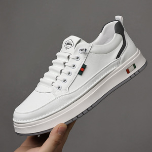 Baskets en cuir blanches pour hommes, bout rond, plateforme, semelle en caoutchouc amortie, chaussures décontractées pour la marche - Product Image 1