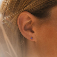 EMANCO Boucles d'oreilles clous classiques minimalistes colorées en acier inoxydable plaqué or 14 carats pour femme, bijou cadeau de haute qualité
