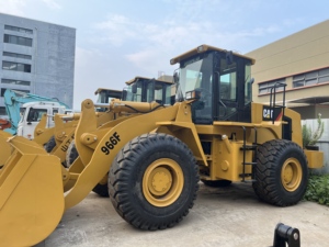 Chargeuse sur pneus CAT 966F d'occasion de qualité supérieure, chargeuse de chantier Caterpillar. Machine d'origine sans révision majeure, fonctionnement fluide. - Product Image 3