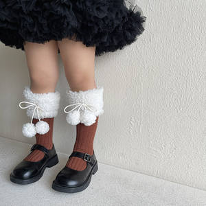 Chaussettes d'hiver chaudes et douillettes en polaire d'agneau Pom Ball Kids Girls Knee High Boot Socks Ribbed Knit Fluffy <span class=keywords><strong>Sherpa</strong></span> Baby Girls Knee High Socks - Product Image 4