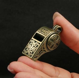 Gantungan Kunci Liontin Bentuk Peluit Retro CA193 Kustom Harga Rendah - Product Image 2