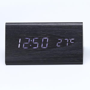 Sveglia <span class=keywords><strong>da</strong></span> Tavolo Creativa in Legno a Forma di Triangolo con Display della Temperatura, Funzione Data, Design Multifunzionale e Risveglio Intelligente con Comando Vocale - Product Image 3