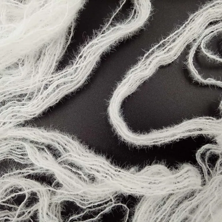 Undyed सफेद हांक बुनाई फैंसी यार्न 0.7 CM पंख मिंक फर की तरह बुनाई बुनाई के लिए यार्न crocheting पैटर्न