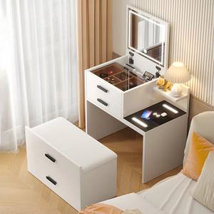 Coiffeuse moderne compacte blanche <span class=keywords><strong>avec</strong></span> miroir éclairé, tabouret <span class=keywords><strong>à</strong></span> <span class=keywords><strong>rabat</strong></span> rembourré, petite <span class=keywords><strong>table</strong></span> de chevet en bois pour chambre <span class=keywords><strong>à</strong></span> coucher - Product Image 4