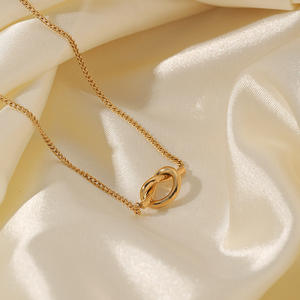 Collana con nodo placcato in oro 18K con catena a maglie minimalista con diamante perfetto regalo per la festa della mamma della tua madre preferita - Product Image 3