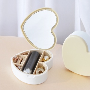 PINKE Scatola Portagioie Portatile a Forma di Cuore per Bambine, Ideale per Viaggi, per Rossetti, Collane e Orecchini - Product Image 3