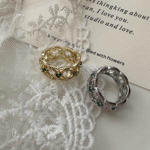 Bague en argent pur S925 avec zircon vert antique, design de niche européen et américain, style vintage, incrustation de dentelle, bijoux taille unique - Product Image 1