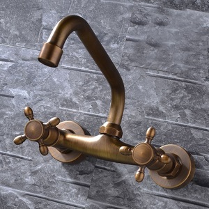 <span class=keywords><strong>Robinet</strong></span> d'évier de cuisine à double poignée en laiton antique <span class=keywords><strong>Robinet</strong></span> d'évier de cuisine moderne pivotant <span class=keywords><strong>mural</strong></span> pour eau chaude et froide Robinets de lavabo en céramique à double trou - Product Image 5