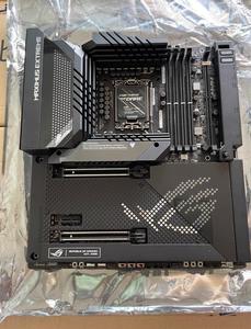 Placa-Mãe Gamer Barata ROG MAXIMUS Z690 EXTREME - Product Image 3