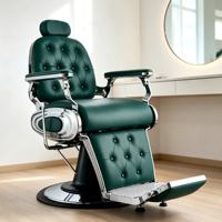 Fauteuil de barbier vintage émeraude, cuir vert capitonné, panneau latéral chromé courbé unique et base à rebord en caoutchouc.