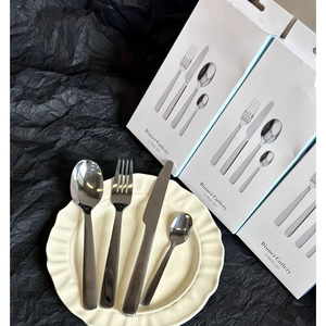 Set di Posate Occidentali in Quattro Pezzi dal Design Moderno, Coltello, Forchetta e Cucchiai in Acciaio Inossidabile per Casa e Ristorante - Product Image 6
