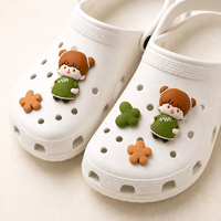 Breloques de chaussures 3D personnalisées en PVC avec chaînes, fleurs, boucles et décorations à boutons - Designs sur mesure, livraison rapide