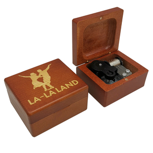 Caja Musical <span class=keywords><strong>de</strong></span> <span class=keywords><strong>la</strong></span> Famosa Película <span class=keywords><strong>La</strong></span> <span class=keywords><strong>La</strong></span> <span class=keywords><strong>Land</strong></span>, Melodía <span class=keywords><strong>de</strong></span> <span class=keywords><strong>la</strong></span> <span class=keywords><strong>Ciudad</strong></span> <span class=keywords><strong>de</strong></span> <span class=keywords><strong>las</strong></span> <span class=keywords><strong>Estrellas</strong></span>, Lujosa Caja Musical <span class=keywords><strong>de</strong></span> Madera Roja Tallada, Regalo Musical Especial para Novia o Esposa - Product Image 1