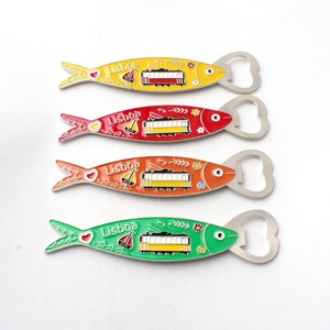 Portugal <span class=keywords><strong>Lisbonne</strong></span> alliage goutte à goutte huile poisson en forme de réfrigérateur autocollant décapsuleur poisson en forme de Souvenir en gros aimant de réfrigérateur - Product Image 1