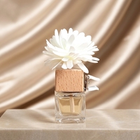 Botol Parfum Kaca Mewah Bentuk Kotak dengan Desain Bunga, Tutup Sekrup Cetak Sablon, Aksesori Aromaterapi Mobil untuk Kemasan Hadiah