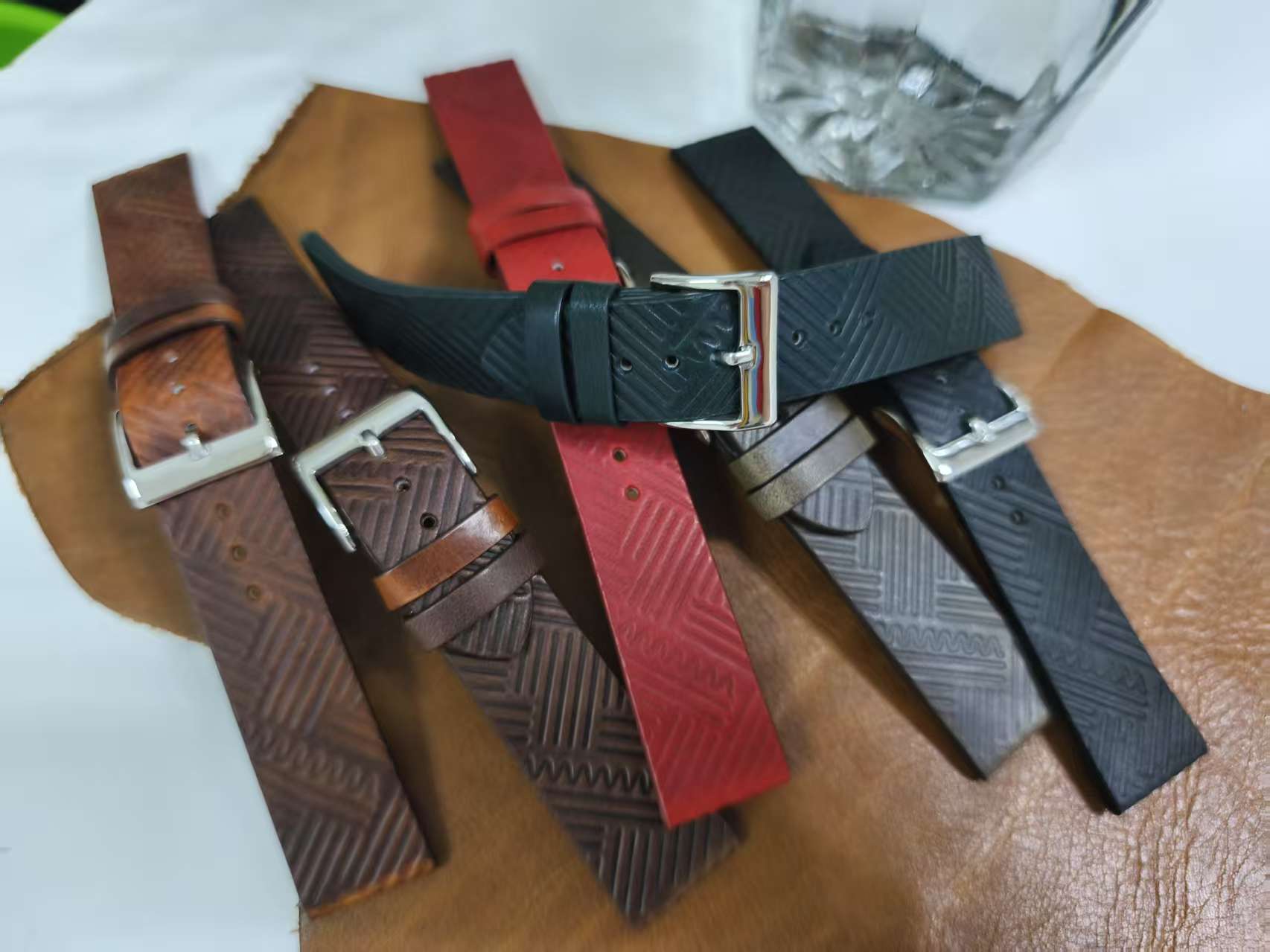 Customized high quality ODM design oil wax calfskin flat watch strap 18MM/20MM with stamped special lines pattern