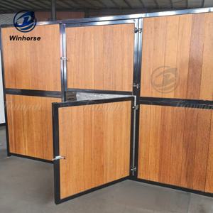 Painel Traseiro de Estábulo para Cavalos de Alta Resistência com Porta, Estrutura Robusta para Controle de Acesso ao Celeiro - Product Image 5