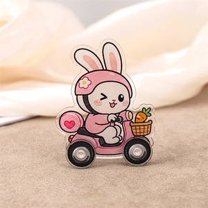 Vente en gros : Figurine de table en plastique durable, motif animal de dessin animé monté sur voiture électrique, petit cadeau pour la décoration intérieure - Product Image 4