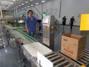 เครื่องชั่งตรวจสอบน้ำหนักกล่องกระดาษขนาดใหญ่ เครื่องชั่งน้ำหนักแบบดิจิตอล จอ LCD  OEM เครื่องชั่งสายพานลำเลียง ความแม่นยำ 0.01 กรัม - Product Image 3