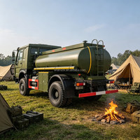 Camion-citerne à eau diesel tout-terrain SINOTRUK HOWO 4x4 AWD, capacité 5000L-8000L, cabine de style militaire, personnalisable pour le terrain