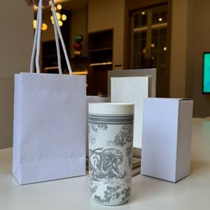 Vaso de Cerámica con Diseño de Animales de la Selva Estilo Toile de Jouy, Juego de Tazas de Porcelana para Café, Té y Uso Diario - Product Image 1