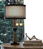 Lampe de table décorative d'ambiance personnalisée avec socle en acier inoxydable Lampe de bureau en bois pour chambre à coucher et bureau
